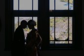 結婚式和装で撮影している写真