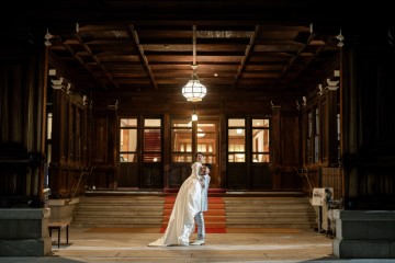 結婚式 タキシードとカラードレスの新郎新婦様