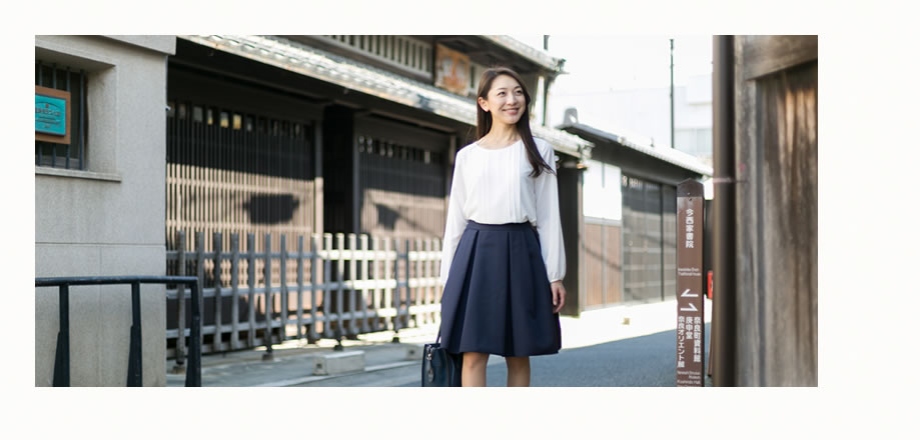 イメージ写真:奈良を歩く女性