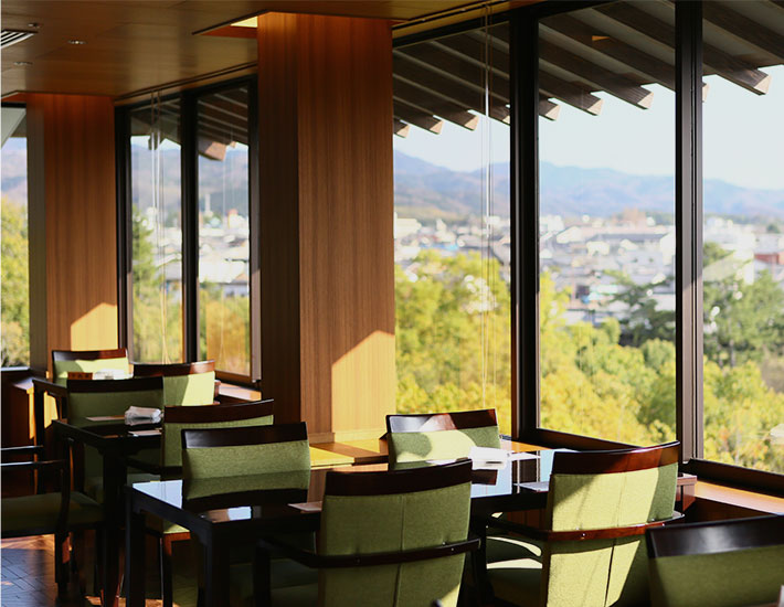 写真：日本料理「花菊」の店内