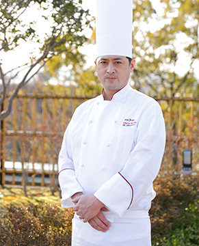 写真：料理長 新谷 充生